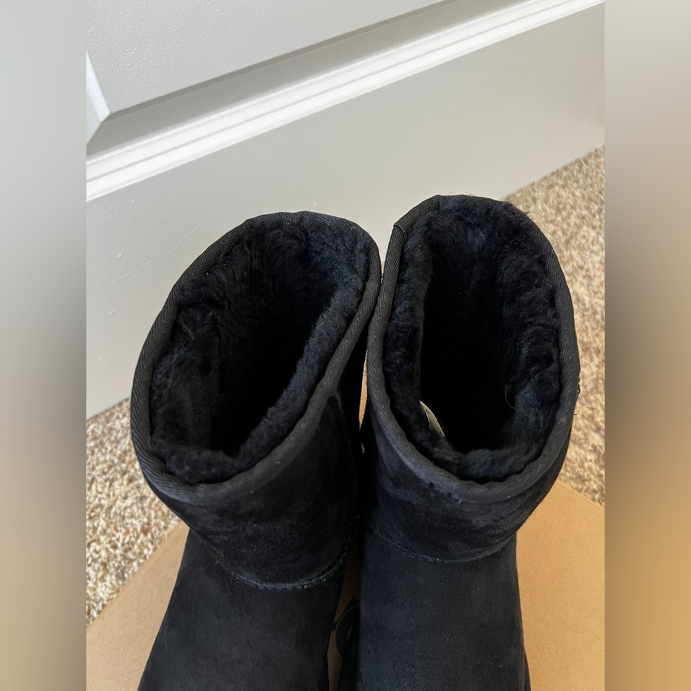 UGG Classic Short II Shearling Boots, Women's Size 8 - Picture 2 of 9